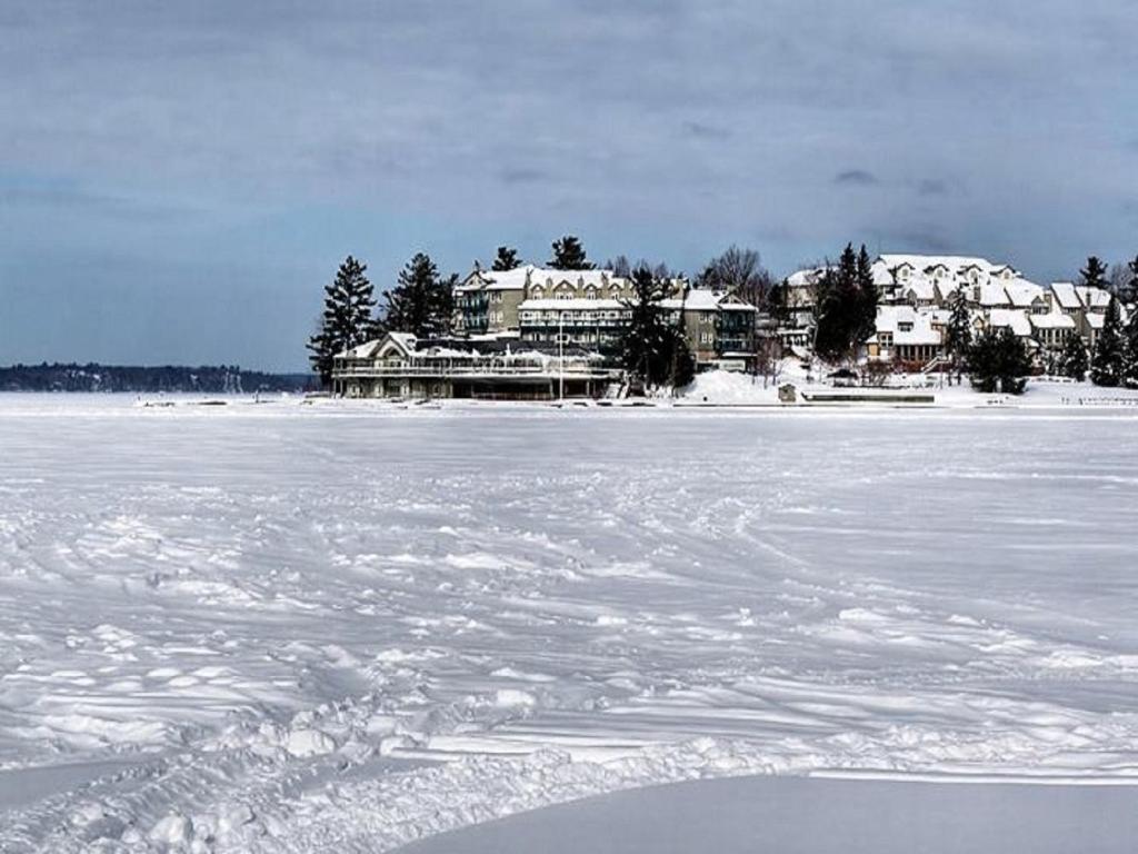 Taboo Muskoka Hotel Gravenhurst Exterior photo