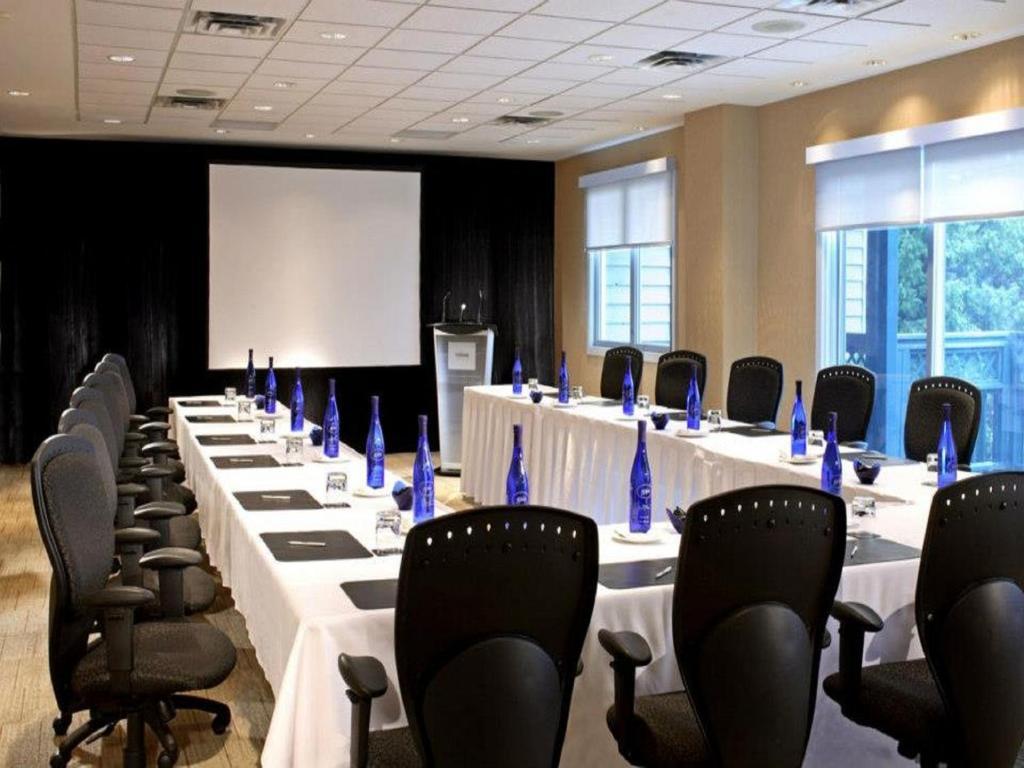 Taboo Muskoka Hotel Gravenhurst Exterior photo