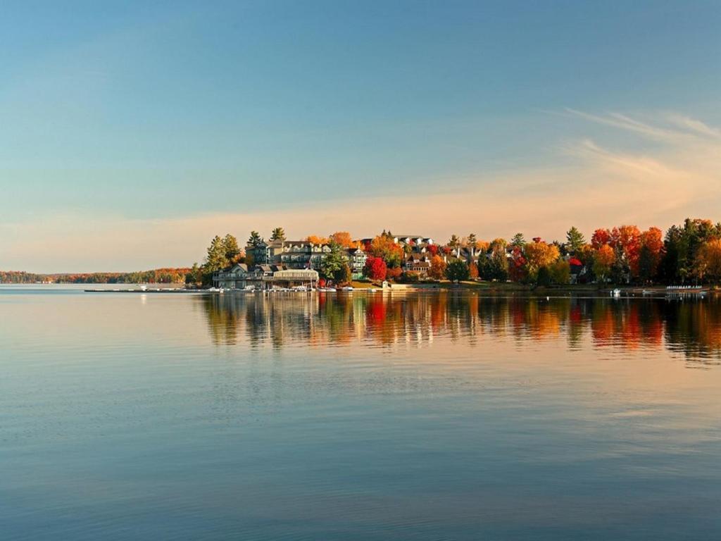 Taboo Muskoka Hotel Gravenhurst Exterior photo