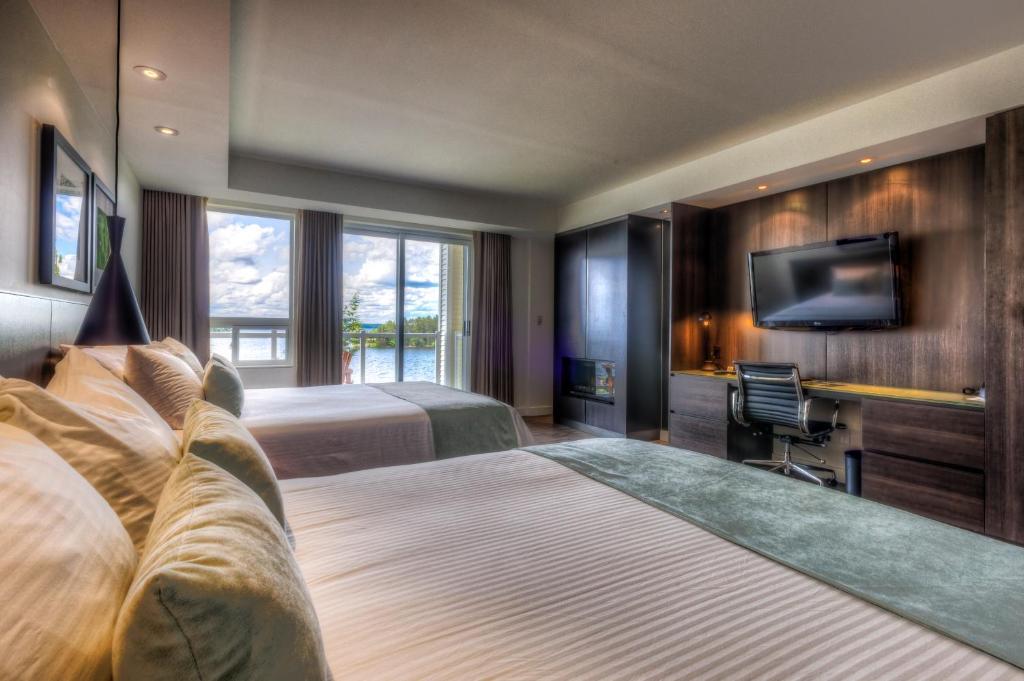 Taboo Muskoka Hotel Gravenhurst Exterior photo