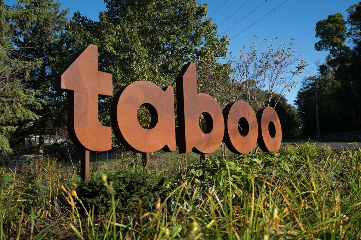 Taboo Muskoka Hotel Gravenhurst Exterior photo