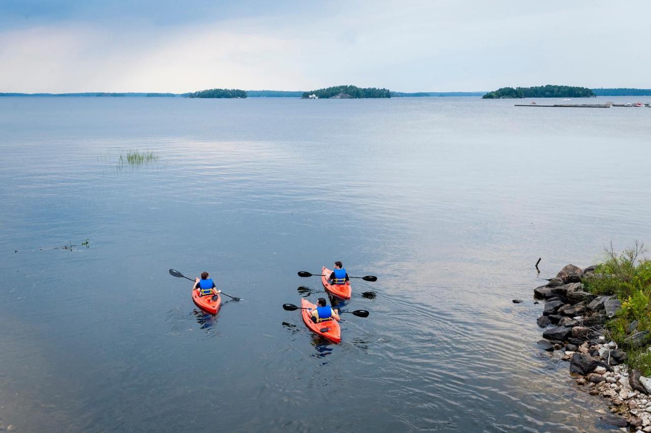 Taboo Muskoka Hotel Gravenhurst Exterior photo