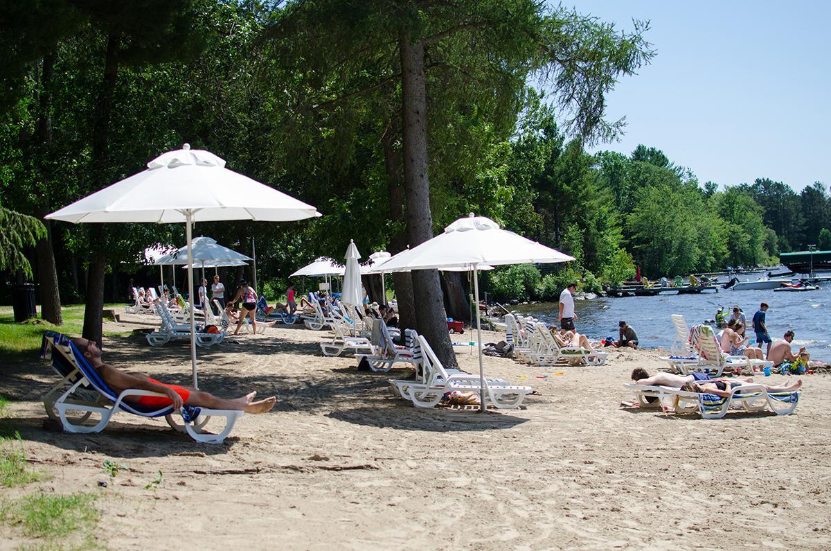 Taboo Muskoka Hotel Gravenhurst Exterior photo